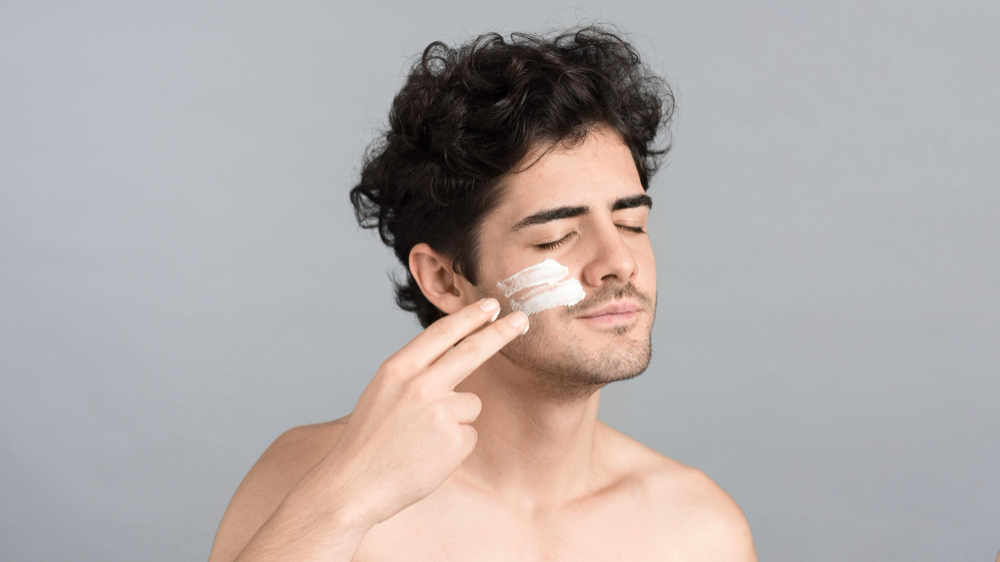 Soins visage pour homme : Le guide ultime pour un look au top !