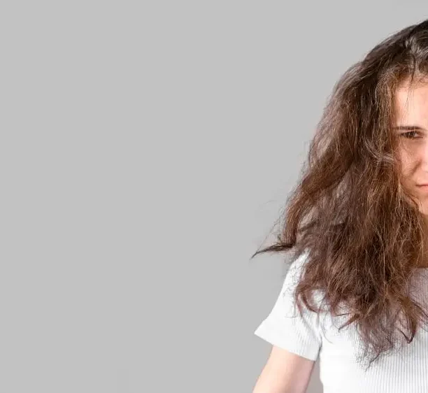 Guide Complet pour Réparer les Cheveux Secs et Abîmés