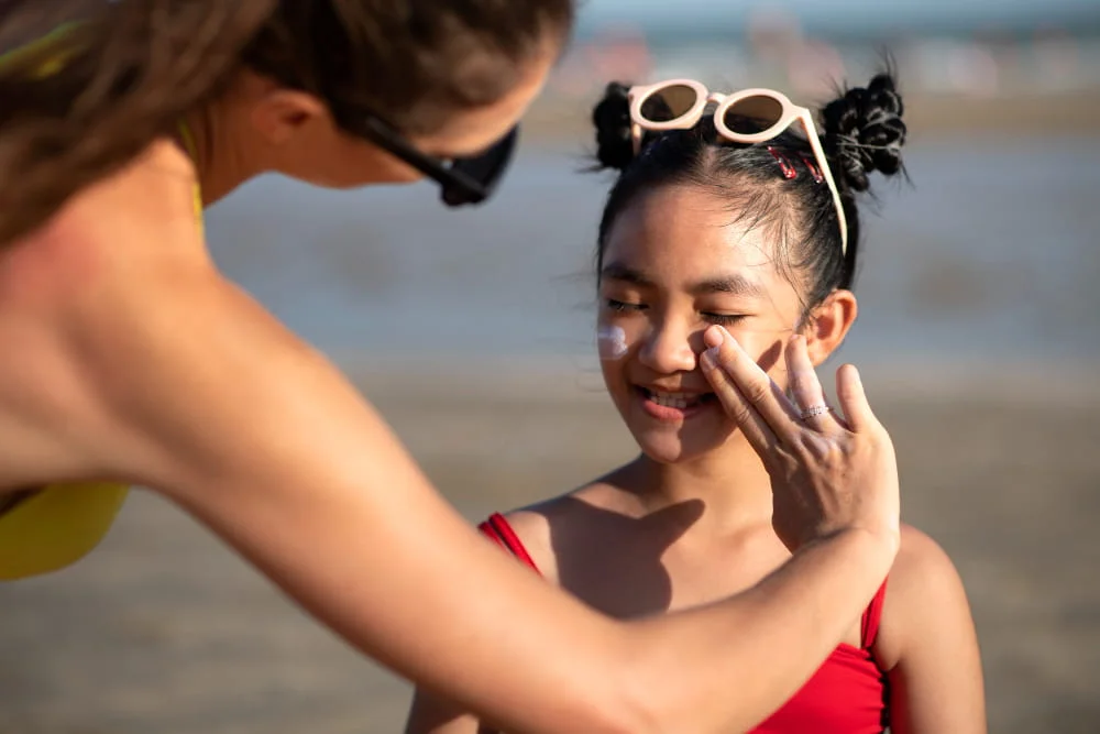 SPF : Pourquoi la Protection Solaire est le Meilleur Anti-Âge